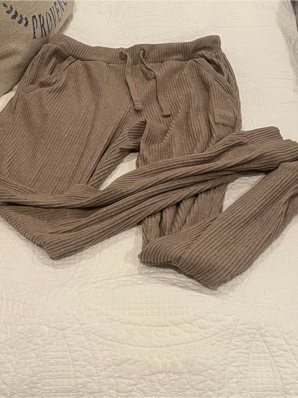 Alo Muse Sweatpant medium - Picture 13 of 13